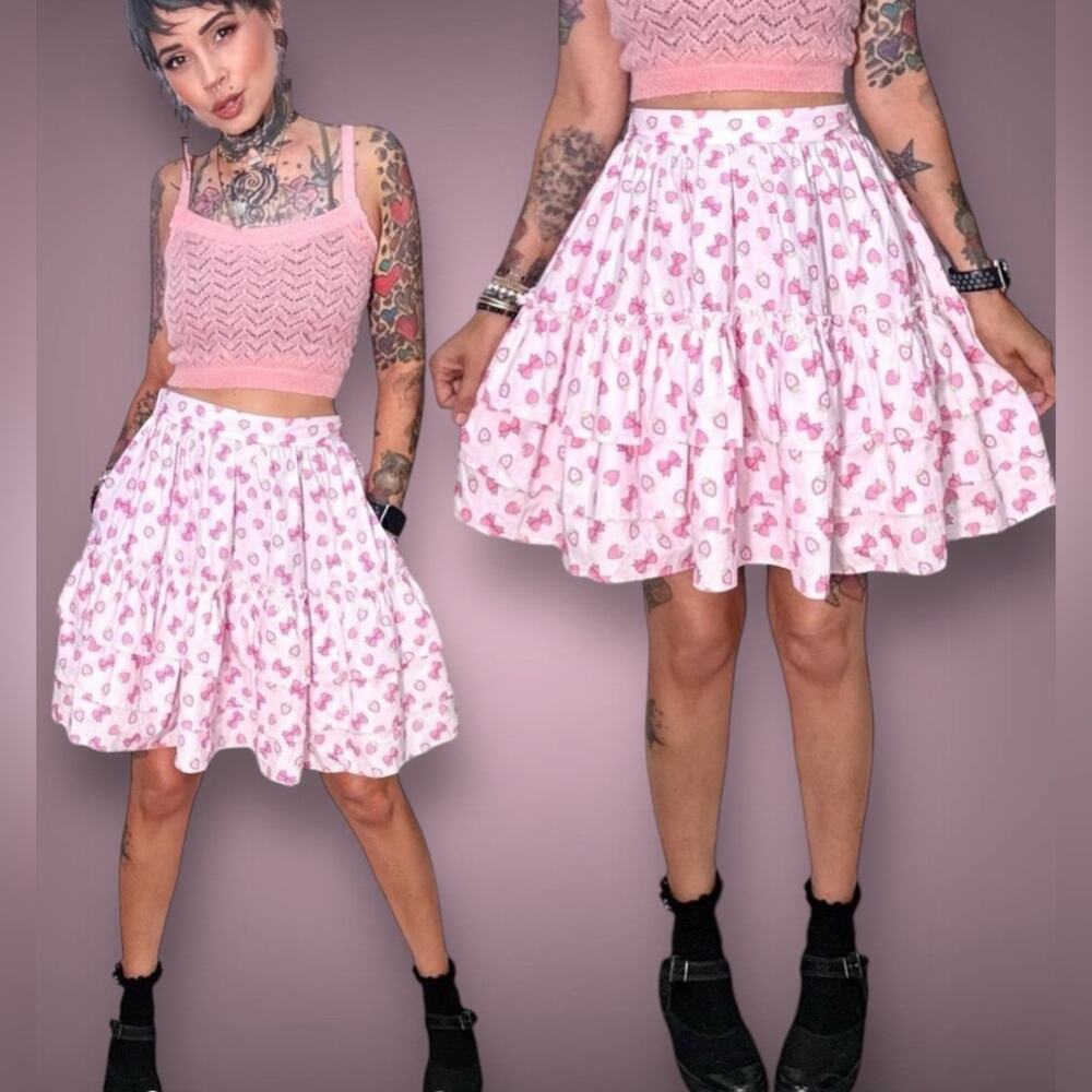 Hot Topic Strawberry & Bows Petticoat Tier Skirt Medium Sweet Society